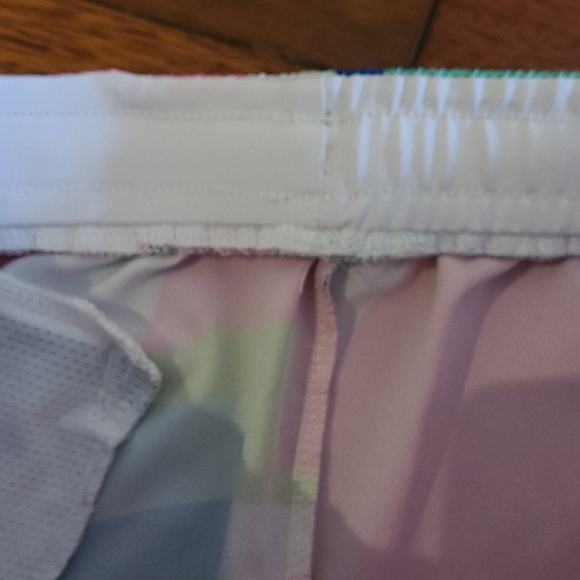 Fabletics Carrie abstract Neon print shorts - Picture 12 of 13